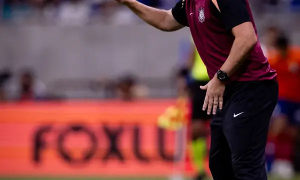 Diniz elogia arbitragem após empate do Corinthians com o Bahia: “Teve critério”