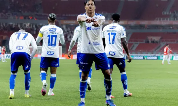Com um a mais, Cruzeiro vence o Internacional pelo Brasileirão