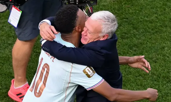‘Deveríamos ter te dado um final melhor’, diz Mbappé a Deschamps nas redes sociais