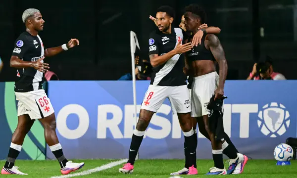 Com gol no fim, Vasco vence Ind. Medellín e avança às oitavas da Sul-Americana