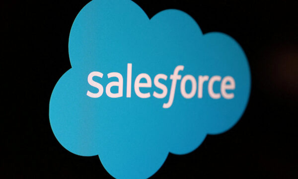 Salesforce prevê aceleração da receita e reforça aposta em IA; ações sobem 7%