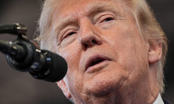 'Basta!': Trump reage a tarifas de retaliação do Canadá e aumenta tensão na guerra comercial
