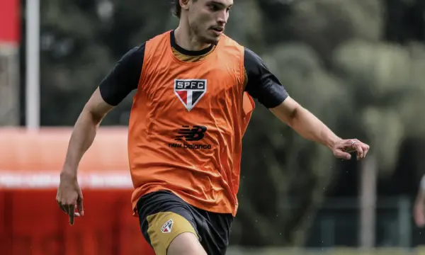 Bobadilla treina com o elenco em reapresentação e deve reforçar São Paulo contra o Grêmio