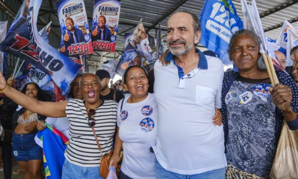 Kalil anuncia transplante de córnea em lançamento de campanha