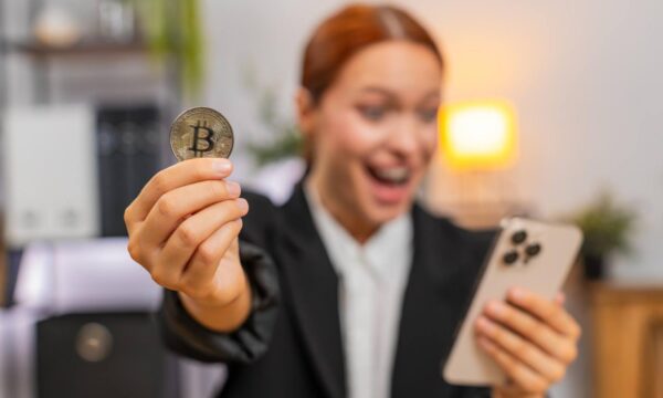 Mercado Livre e Nubank abrem postos de trabalho em criptomoedas pelo Brasil