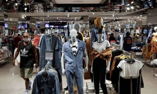 Varejo descobre o custo de ser grande e fecha mais de 1,1 mil lojas desde 2022