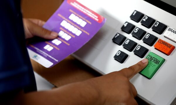 Em quem tem que votar primeiro? Saiba a ordem nas eleições 2026