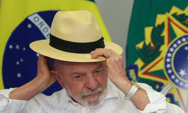 Na TV, Lula associa Flávio ao crime organizado; senador o chama de ‘pai do Tigrinho’