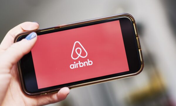 Justiça suspende, em todo o país, processos de condomínios sobre Airbnb