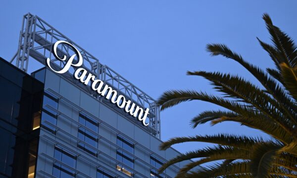 Paramount busca levantar US$ 7,5 bi em dívida para financiar acordo com Warner
