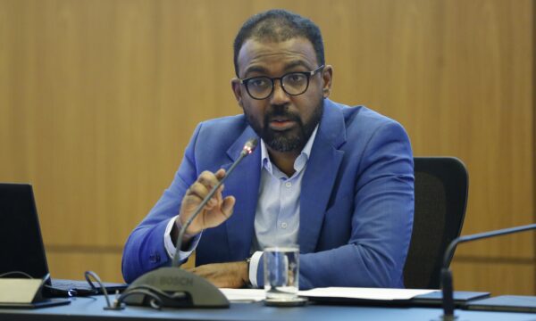Bets são elemento central do endividamento e BC olha para o tema, afirma diretor