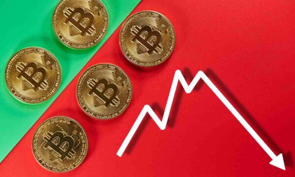 Bitcoin cai abaixo de US$ 80 mil, mas indicador de otimismo segue alto
