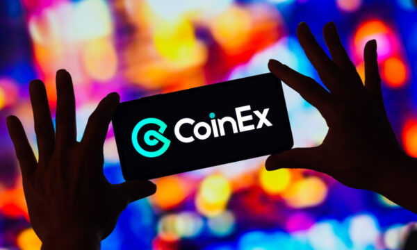 CoinEx anuncia fim das operações e amplia onda de fechamento de exchanges cripto