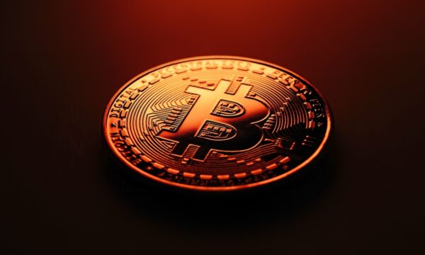 Bitcoin hoje: BTC cai para US$ 75 mil após derrota do Clarity Act e antes de decisão do Fed