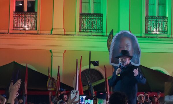 Lula diz para Trump 'não meter bedelho' nas eleições
