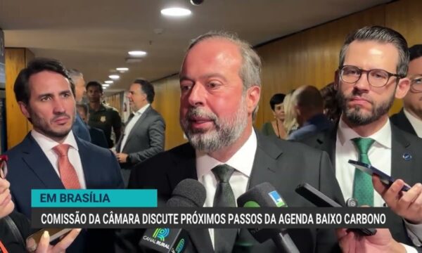 Debate sobre a Lei do Combustível do Futuro e transição energética no Brasil