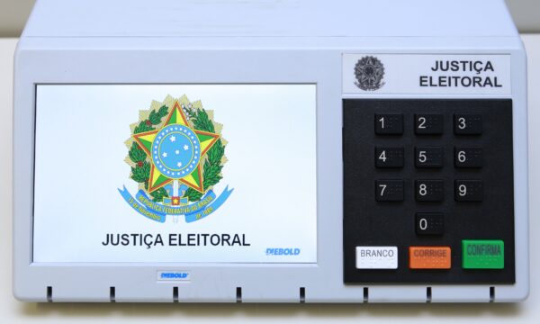 TSE reforça alerta sobre proibição de óculos inteligentes no dia da votação