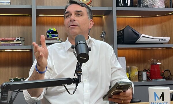 Flávio Bolsonaro desiste de ir a debate na Globo após Gilmar Mendes obrigar participação de Renan Santos