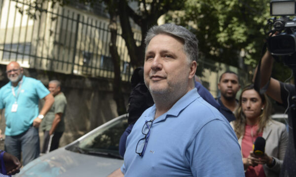 TSE determina que votos em Garotinho sejam considerados nulos em eleição ao governo do Rio