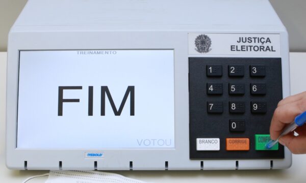 Qual a diferença entre voto nulo e voto em branco?